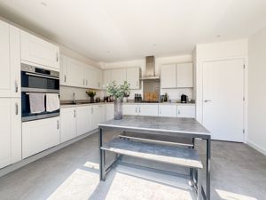 Kitchen diner- click for photo gallery